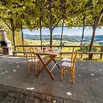 Authentic Countryside With Hot Tub