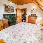 Authentic Countryside With Hot Tub