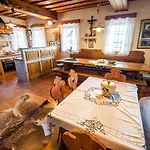 Authentic Countryside With Hot Tub *