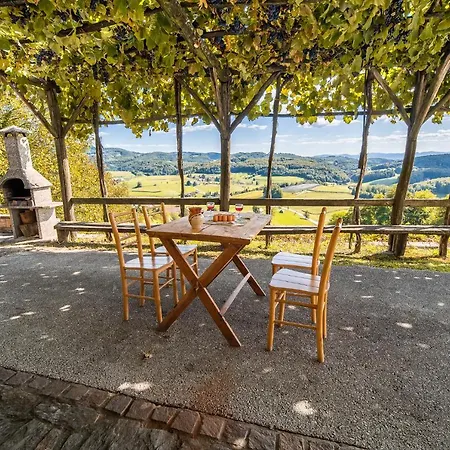 Authentic Countryside With Hot Tub