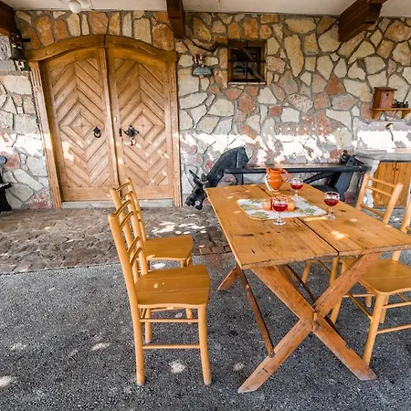 Authentic Countryside With Hot Tub Veliki Kamen