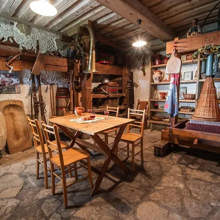 Authentic Countryside With Hot Tub Villa
