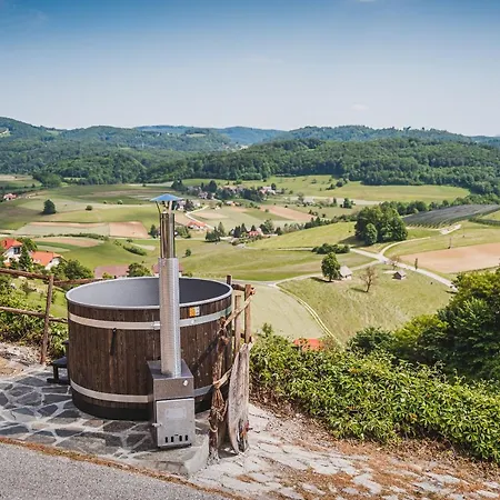 Authentic Countryside With Hot Tub *