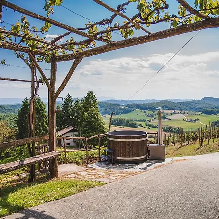 Authentic Countryside With Hot Tub Villa