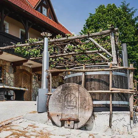 Authentic Countryside With Hot Tub Villa