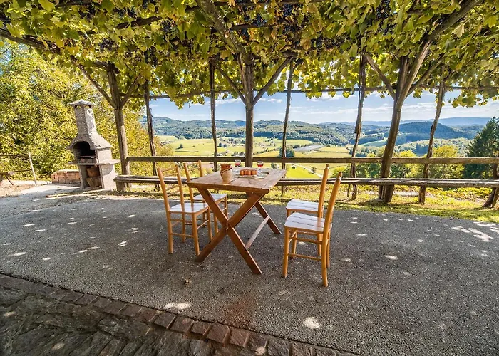 Authentic Countryside With Hot Tub