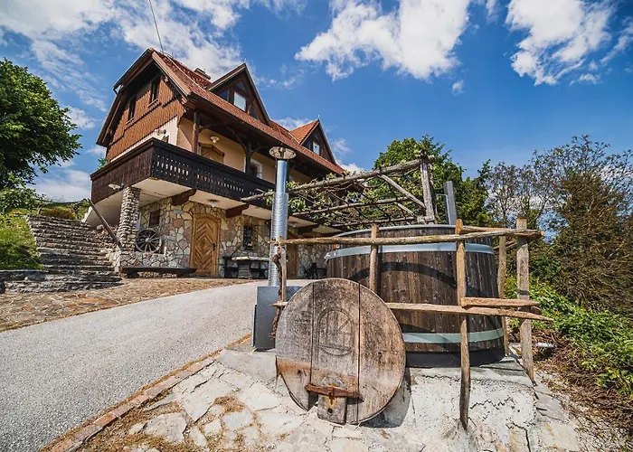 Authentic Countryside With Hot Tub Villa